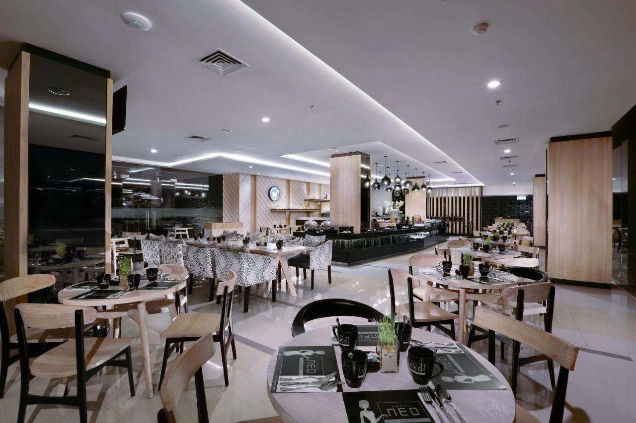 Hotel Neo Malioboro By Aston Yogyakarta Exteriör bild