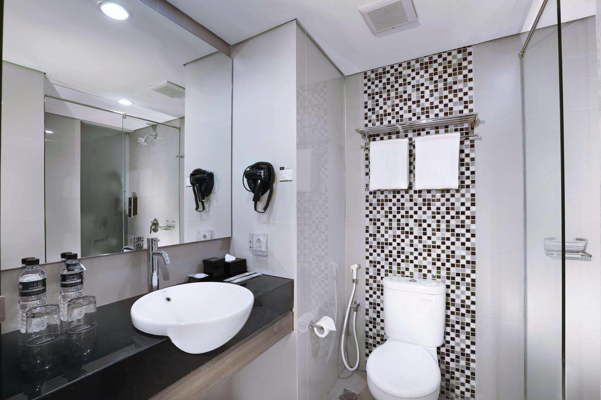 Hotel Neo Malioboro By Aston Yogyakarta Exteriör bild