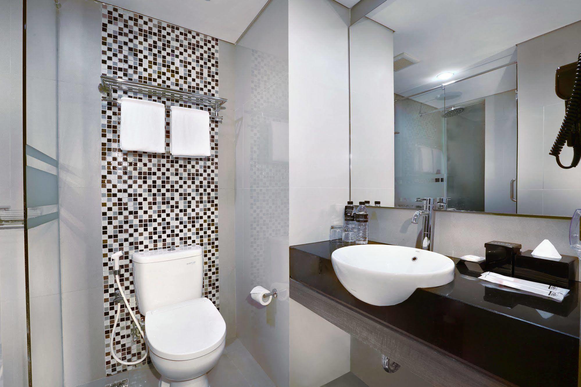 Hotel Neo Malioboro By Aston Yogyakarta Exteriör bild