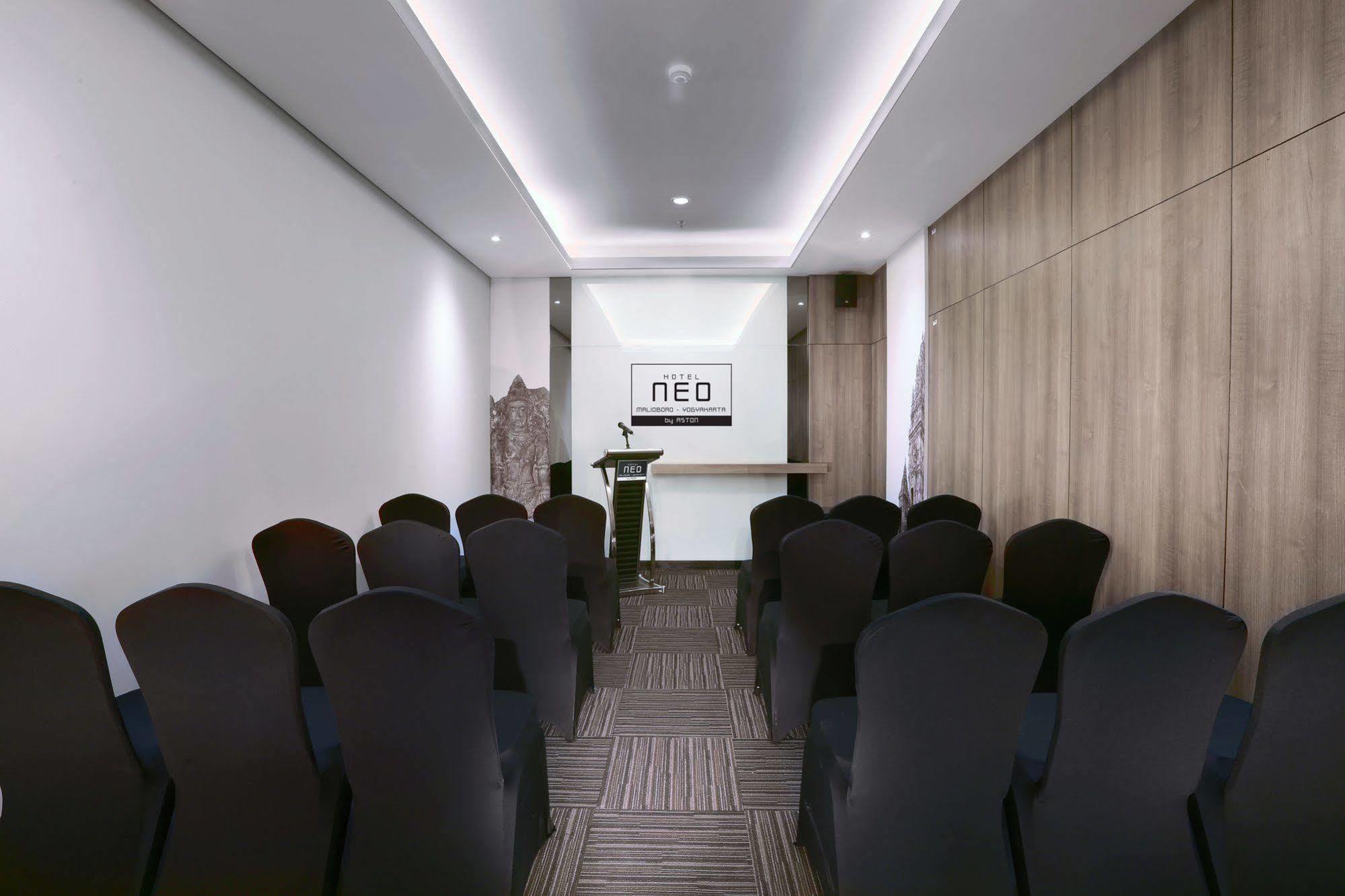 Hotel Neo Malioboro By Aston Yogyakarta Exteriör bild