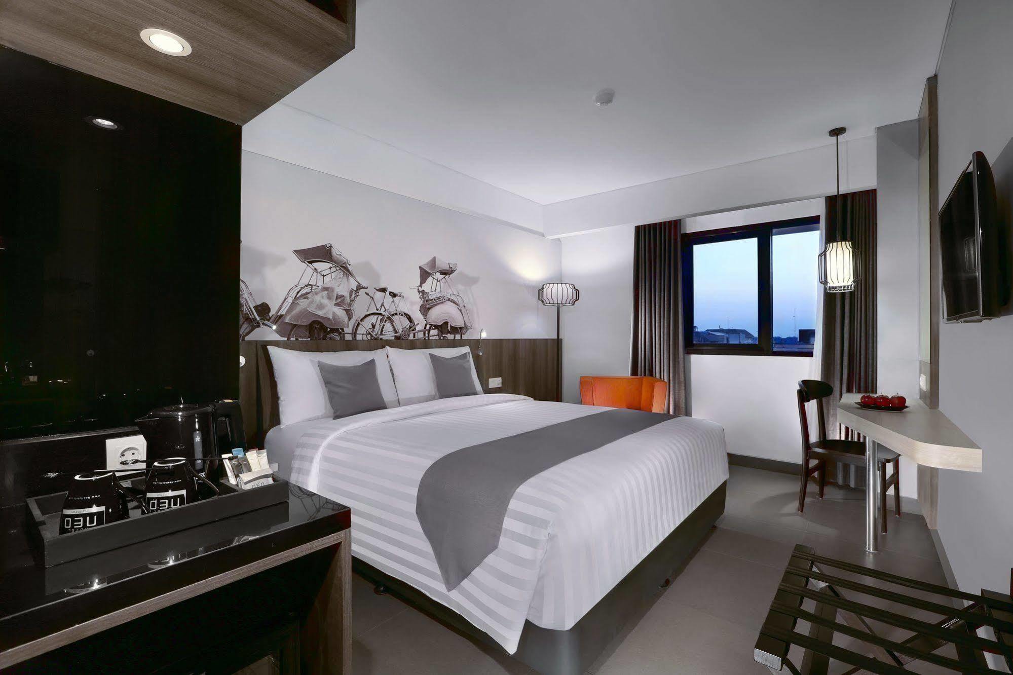 Hotel Neo Malioboro By Aston Yogyakarta Exteriör bild